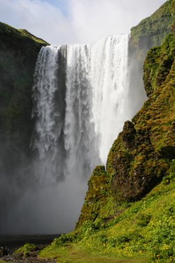 Yaz aylarında Skogafoss şelale