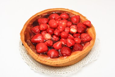 Tabakta çilekli turta