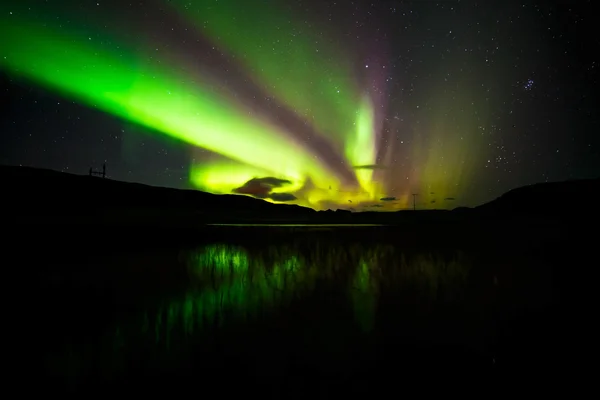 Aurora Polaris Kirkjubaejarklaustur üzerinde — Stok fotoğraf