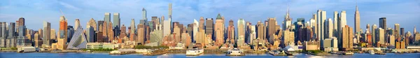曼哈顿的天际线全景 — 图库照片