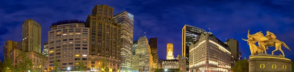 Manhattan gatorna panorama på natten — Stockfoto