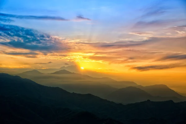 Nascer do sol ao longo dos Himalaias — Stockfoto
