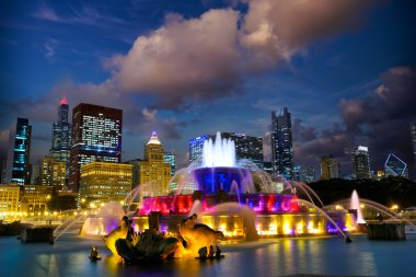 Chicago manzarası ve buckingham Çeşmesi
