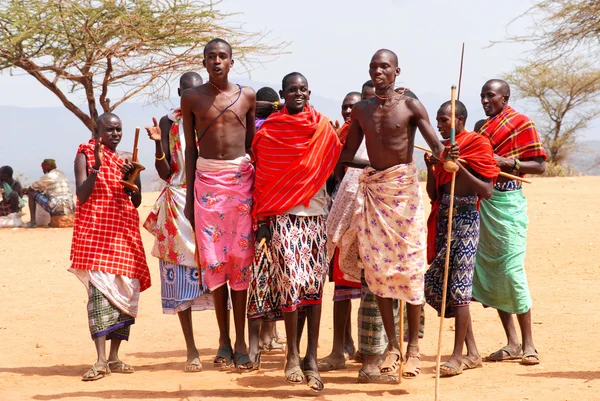 Guerreiros masai dançando — Fotografia de Stock