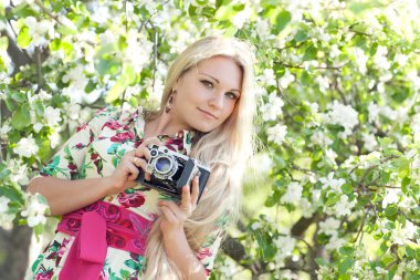 retro bir kamera kadınla