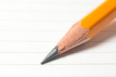 Defter sayfasında kalem 