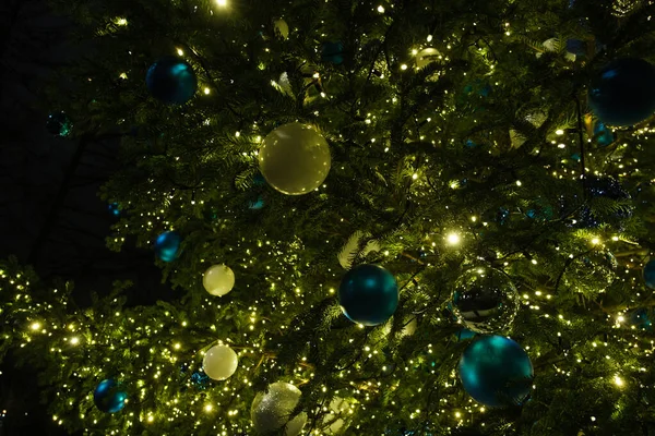 Vackra Bollar Julgranen Med Glödande Krans — Stockfoto