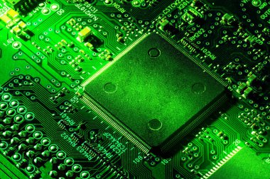 Mikro devre üzerindeki bir bilgisayar elektronik çipinin makro fotoğrafçılığı