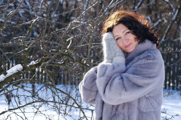 Portrait Beautiful Adult Woman Fur Coat Mittens Outdoors Winte — Stock Photo, Image