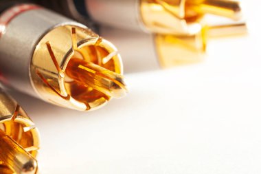 güzel altın birbirine bağlı RCA kabloları yakın çekim