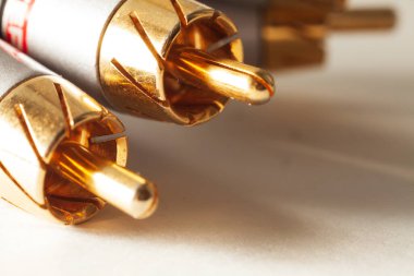 güzel altın birbirine bağlı RCA kabloları size yakın