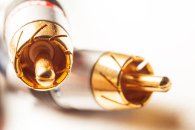 güzel altın birbirine bağlı RCA kabloları size yakın