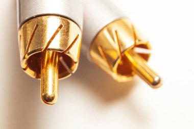 güzel altın birbirine bağlı RCA kabloları yakın çekim