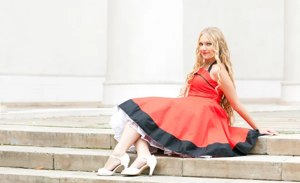 Woman sitting on the stairs — Stock Photo, Image