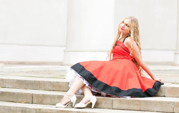 Woman sitting on the stairs — Stock Photo, Image