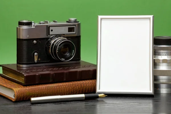 Fotocamera vintage e foto — Foto Stock