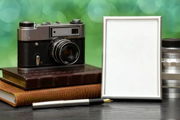 Vintage camera and photo — Stock Photo, Image