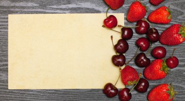 Kağıt ve çilek