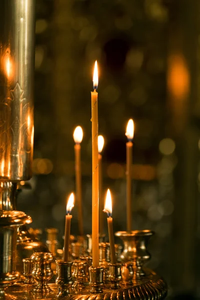 Bougies dans une église — Photo