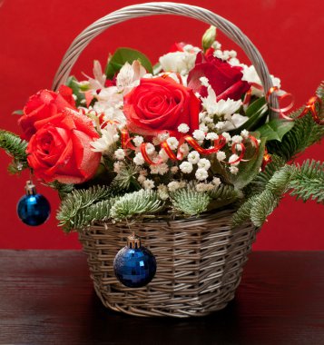 Noel buket sepet içinde