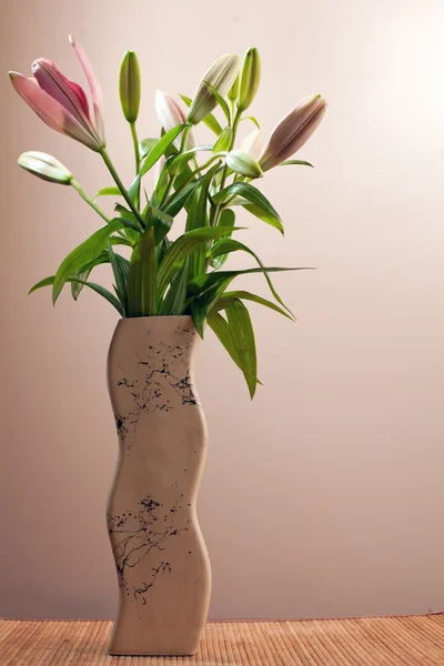 Lilies in a vase — Stock Photo, Image