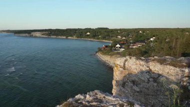 İsveç 'teki Gotland adasındaki Hgklint uçurumları