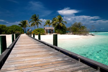 Köprü'den, tropikal bir ada