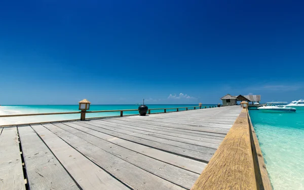 Pontile sulla spiaggia — Foto Stock