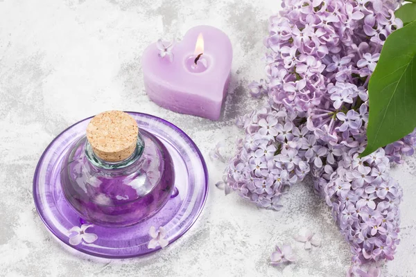 Óleo Aroma Essencial Coração Vela Aromático Forma Flor Lilás Para — Fotografia de Stock