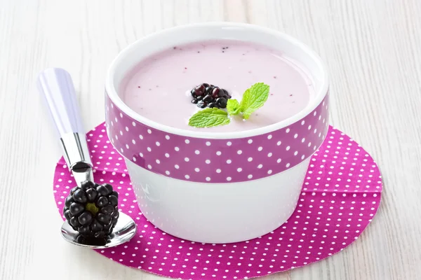 Yogurt with sweet dewberry — Stock Photo, Image