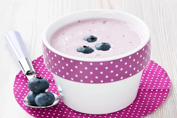 Joghurt mit Blaubeeren — Stockfoto