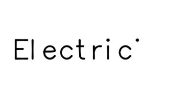 Çeşitli Sans-Serif Yazı Tipleri ve Ağırlıkları ile Elektrik El Yazısı Metni CanlandırmasıName