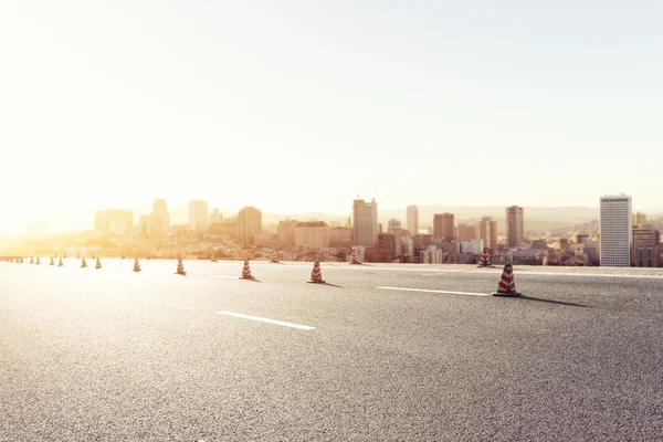 Empty road with cityscape San Francisco background — Stock Photo, Image