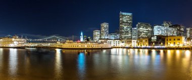 San Francisco Cityscape ile geceleri su