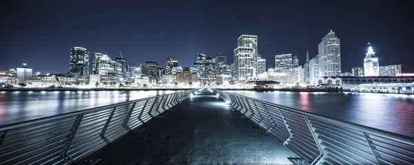 Sentiero sull'acqua di notte a San Francisco — Foto Stock