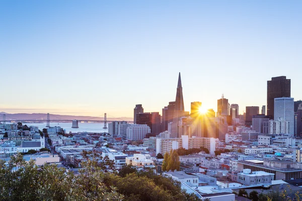 Paisaje urbano de San Francisco y vista al horizonte — Foto de Stock