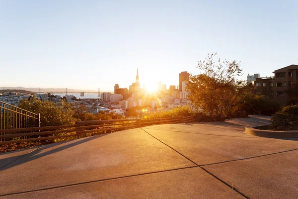 Pavimento in marmo con paesaggio urbano di San Francisco e skyline — Foto Stock