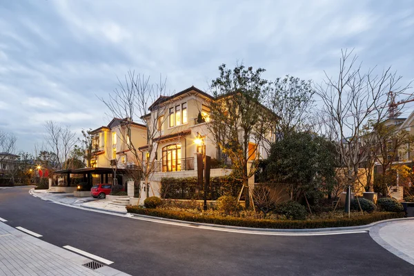 Asphalt road by modern residential buildings — Stock Photo, Image