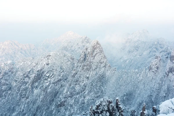 Escena de nieve en la montaña Huangshan — Foto de Stock