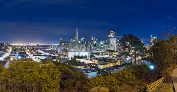 Міський пейзаж San Francisco і світлові горизонти — стокове фото