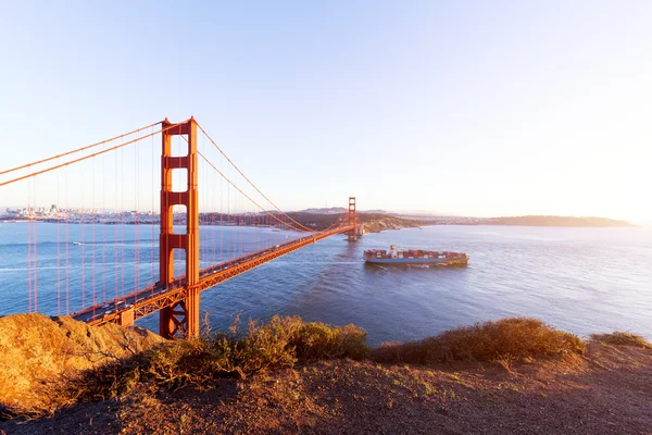 San Francisco χρυσή γέφυρα πυλών στο ηλιόλουστη ημέρα — Φωτογραφία Αρχείου