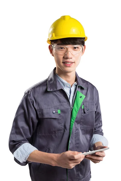 Jovem asiático técnico com tablet — Fotografia de Stock
