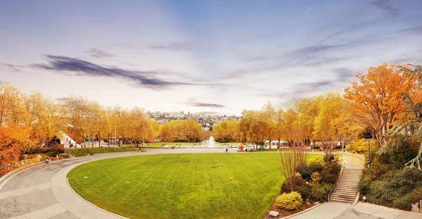 Landschap van Seattle center in de buurt van ruimte naald — Stockfoto