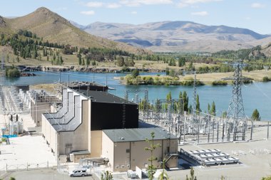 güç iletimi istasyonu yakın göl