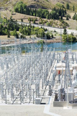 güç iletimi istasyonu yakın göl