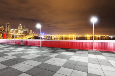 Mermer zemin ile gece Seattle cityscape