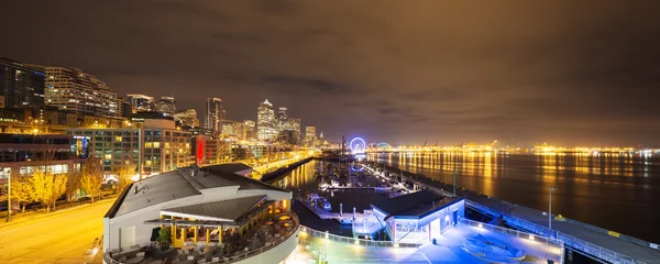 Gród i noc scena z Seattle w nocy — Zdjęcie stockowe