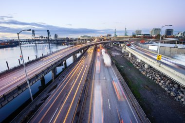 cityroad modern binalar Portland aracılığıyla trafik