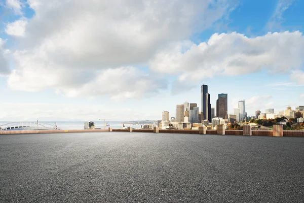 Weg met de skyline en skyline van Seattle — Stockfoto