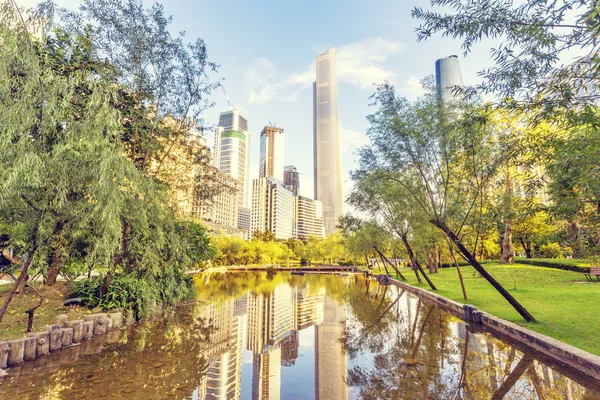 Moderne waterkant gebouwen in Guangzhou — Stockfoto